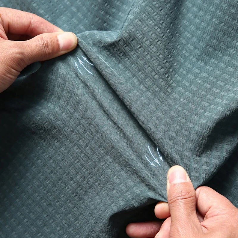 High-quality Outdoor Camping, Hiking, Windproof and Waterproof Jacket for Both Men and Women To Keep Warm.